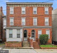 Building Photo - 506 W 9th St