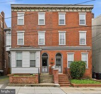 Building Photo - 506 W 9th St