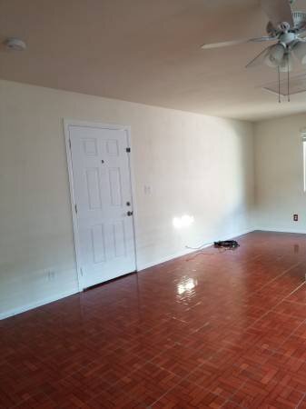 Building Photo - 206 W Cedar Ave