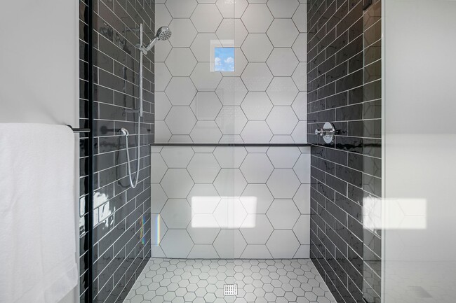 Building Photo - New Luxury Townhome in Seattle 3bed/2bath ...