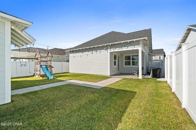 Building Photo - 2121 Sedges Ave