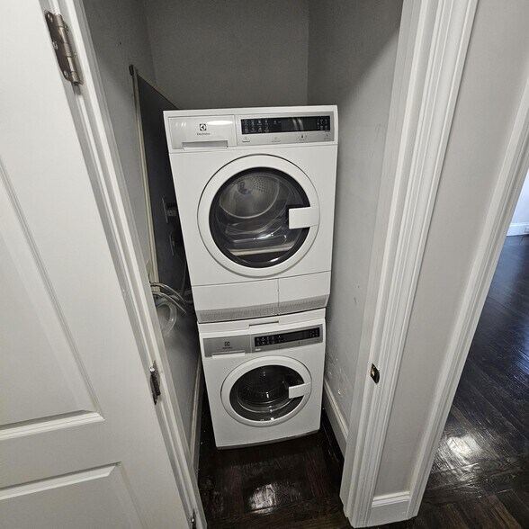 Building Photo - 10 Clearway St