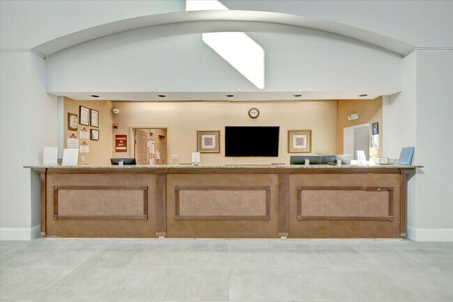 Building Photo - 8303 Palm Pkwy