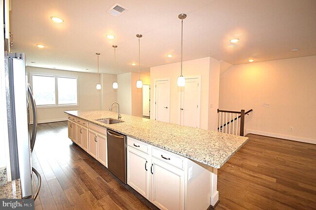 Building Photo - 44878 Tiverton Sq