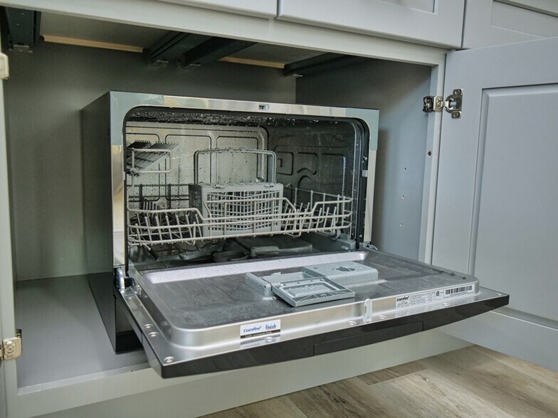 Building Photo - 1364 Sylvia Dr