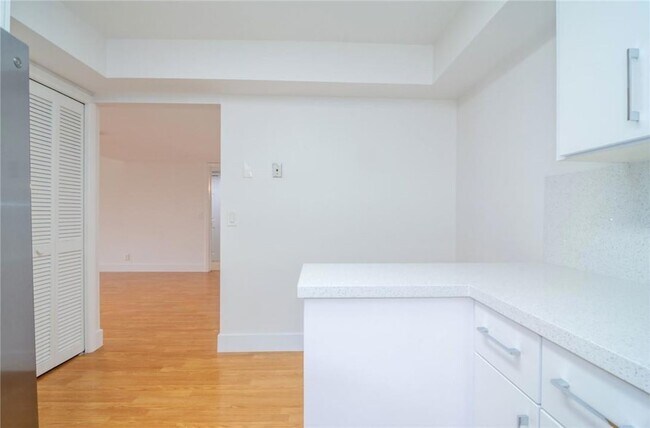 Building Photo - 491 Racquet Club Rd