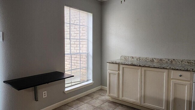 Building Photo - 2120 El Paseo St
