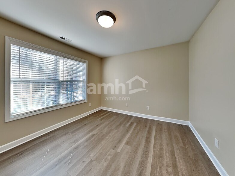 Building Photo - 1409 Lindenberg Sq