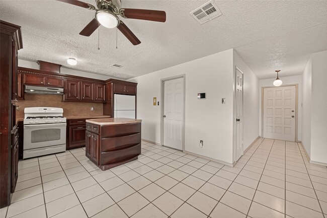 Building Photo - 5206 Olana Dr