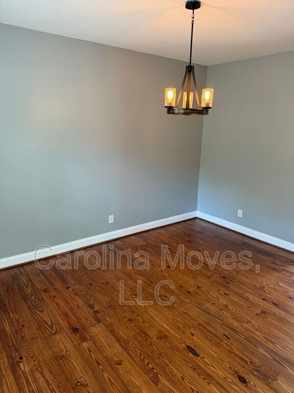 Building Photo - 2208 Howlong Ave