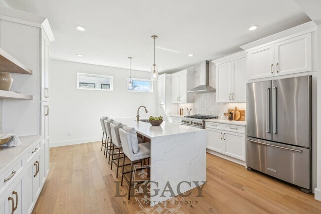 Building Photo - 1200 Phillips St