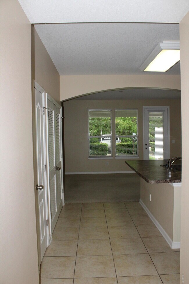 Building Photo - 625 Oakleaf Plantation Pkwy