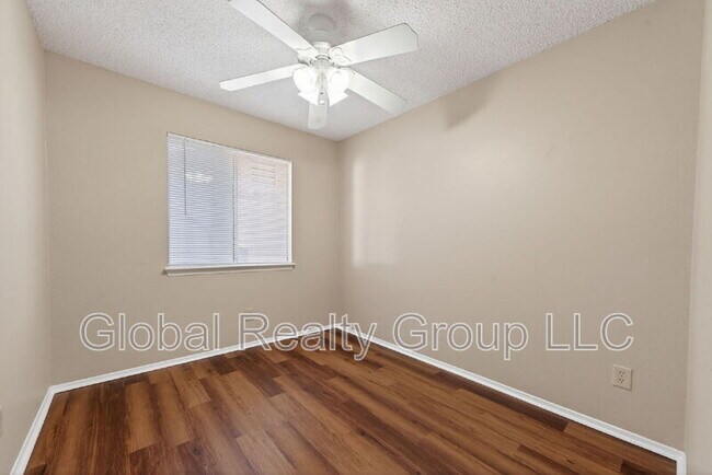 Building Photo - 4834 Sorrento