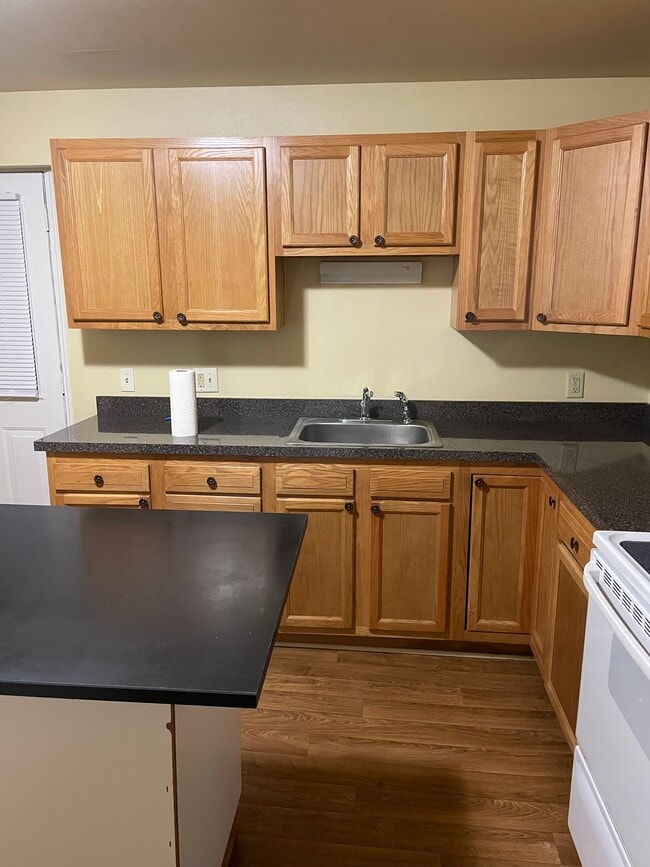 Building Photo - 610 Spruce St