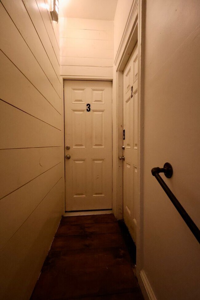 Building Photo - 343 N Mulberry St