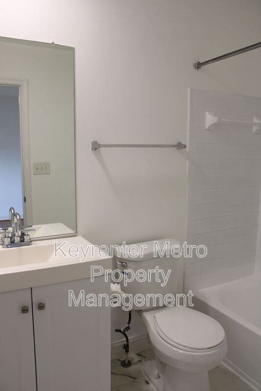 Building Photo - 13800 Fareham Ln