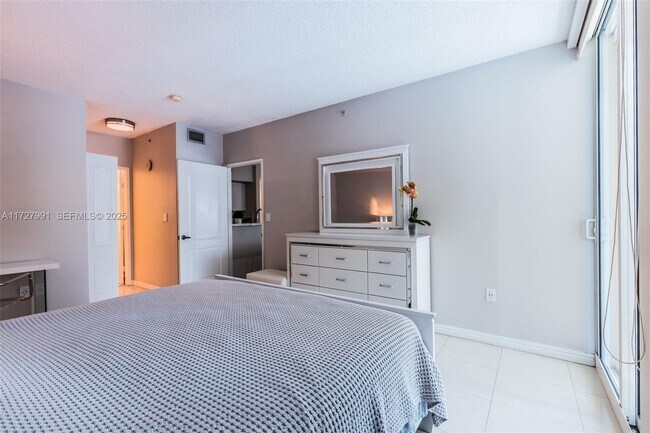 Building Photo - 17555 Atlantic Blvd