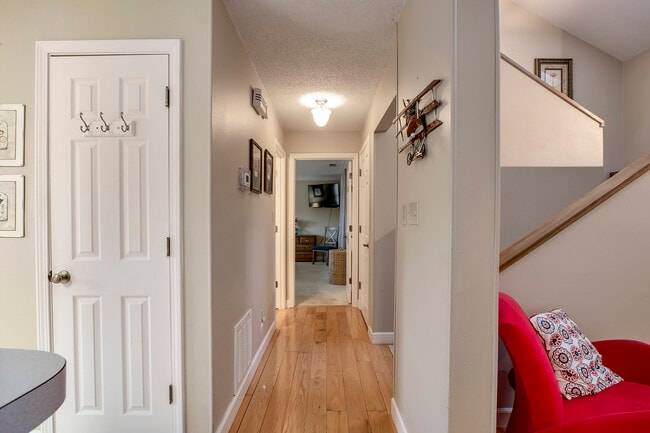 Building Photo - 308 Chota View Pl