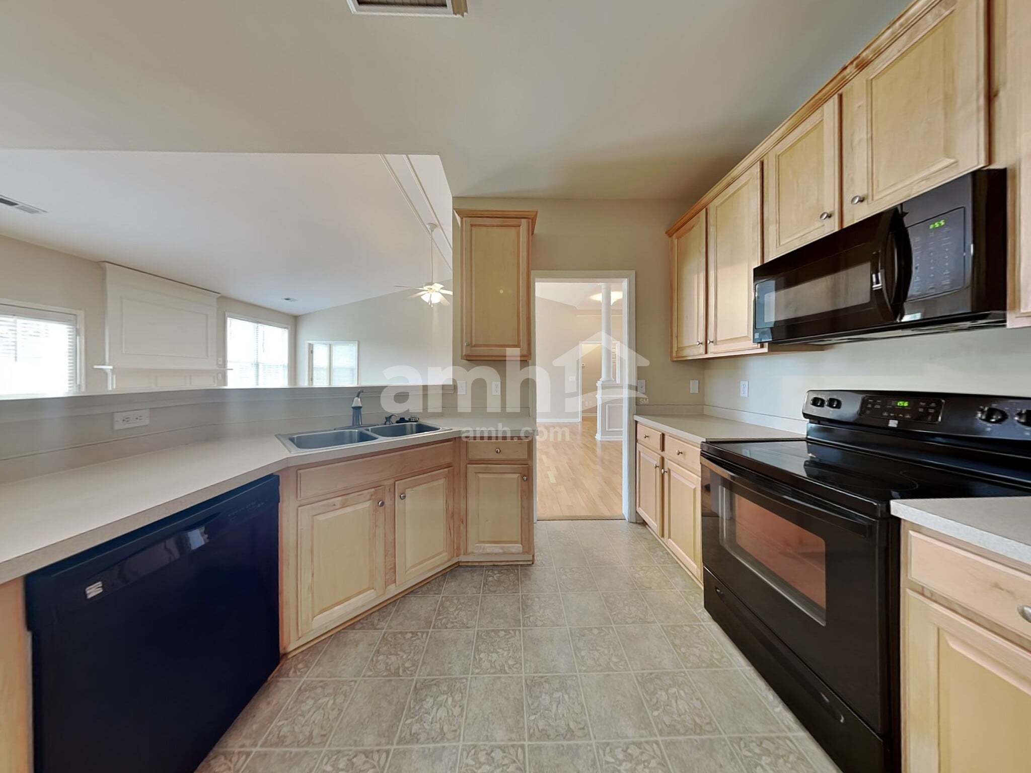 Building Photo - 331 Surrywood Dr
