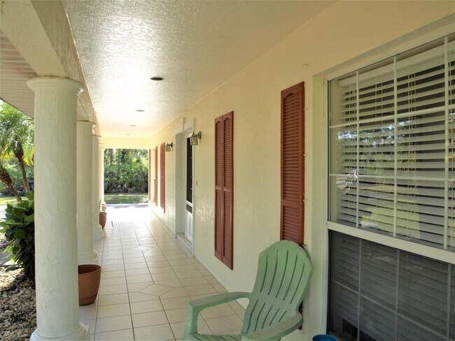 Building Photo - 4566 Serna Ave