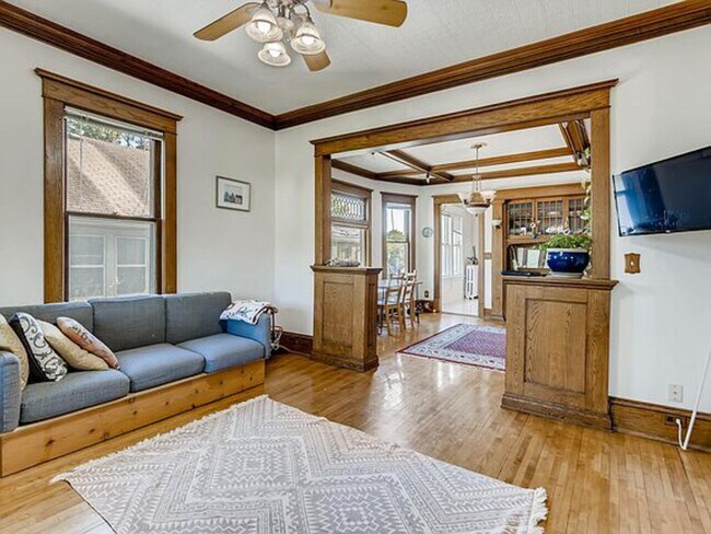 Building Photo - 815 Logan Ave N