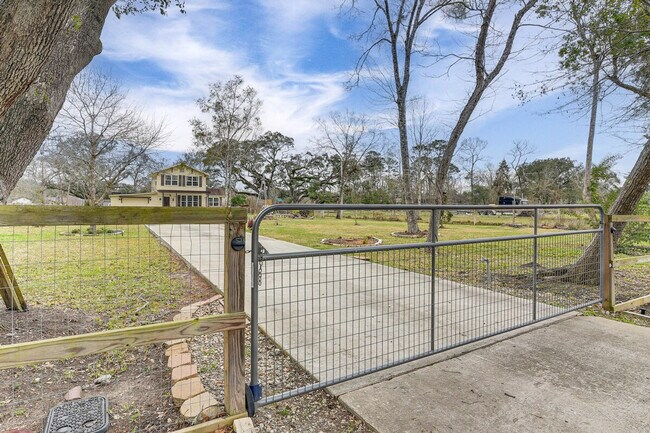 Building Photo - 5313 Palm Dr