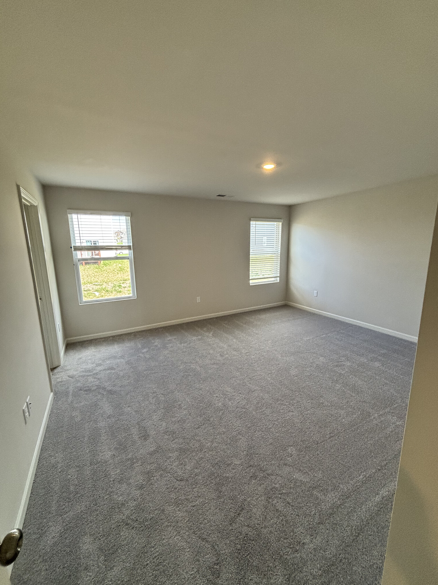 Building Photo - 572 Lyness Dr