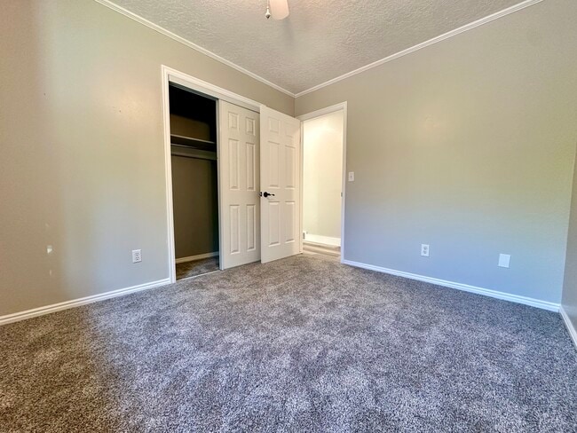 Building Photo - 45 River Cir Dr