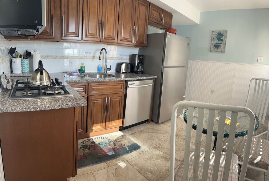 Building Photo - 44 Hancock Ave