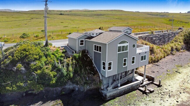 Building Photo - 625 CA-1