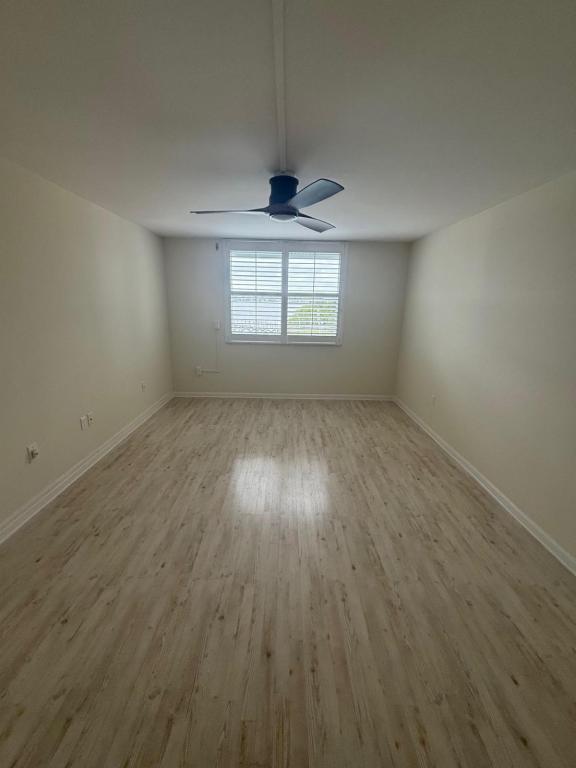 Building Photo - 925 N Halifax Ave