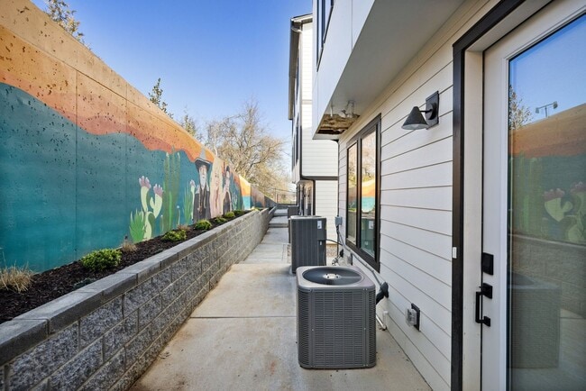 Building Photo - 223 Oceola Ave