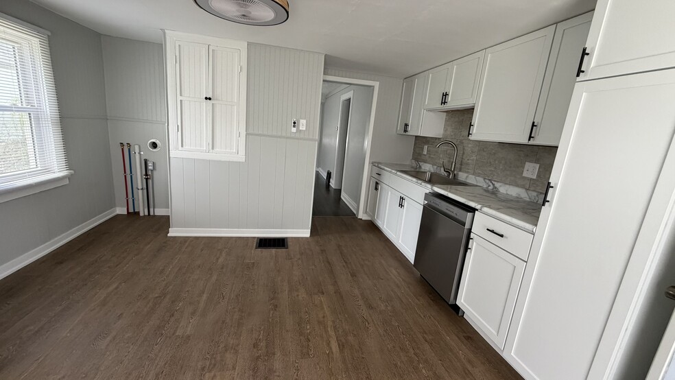 Building Photo - 4815 Lexington Blvd