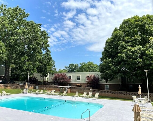 Building Photo - T.R. Lawing Realty Property