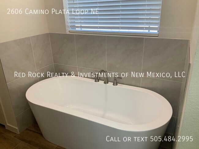 Building Photo - 2606 Camino Plata Loop NE