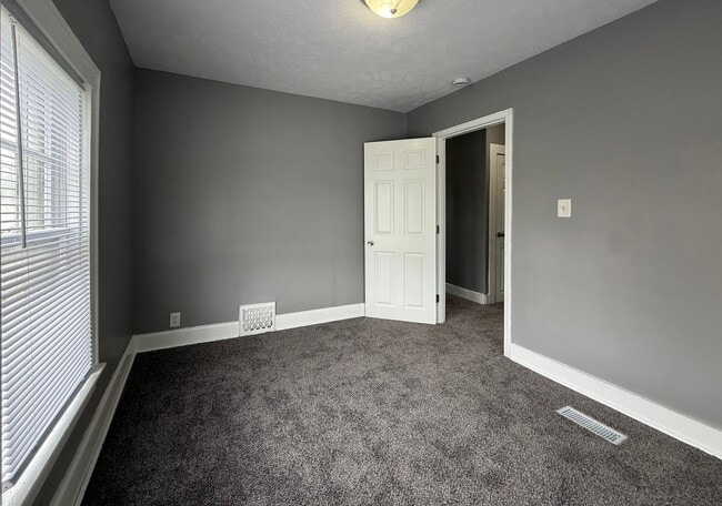 Building Photo - 4TH OF JULY SPECIAL – 1ST MONTH RENT FREE!