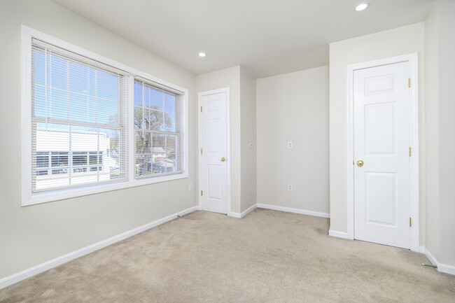 Building Photo - 28 3rd St