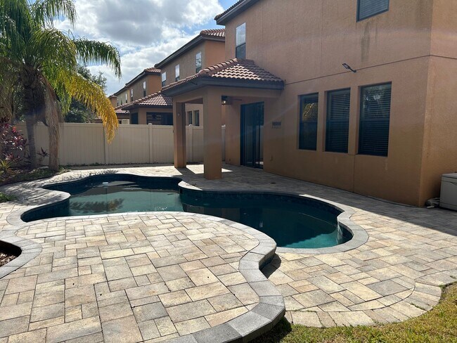 Building Photo - Available Mid May! Spacious 4/2 Single Fam...