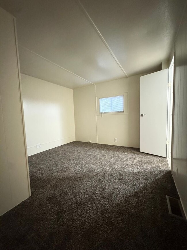 Building Photo - Looking for Tranquility? Look No Further!