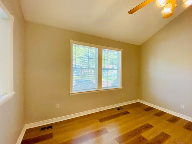 Building Photo - {1601} Spacious Duplex + Two Car Garage + Finished Basement + Fort Osage School District