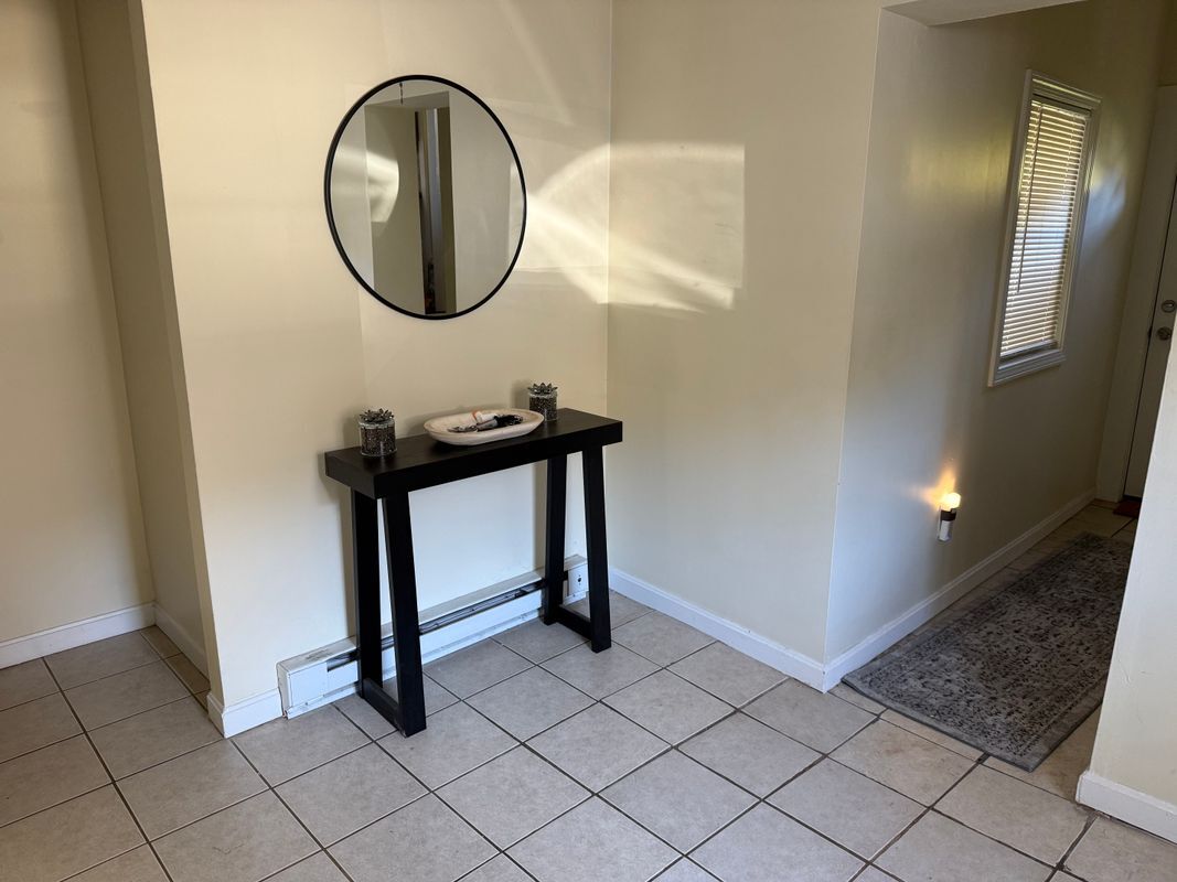 Building Photo - 707 Putnam Pike