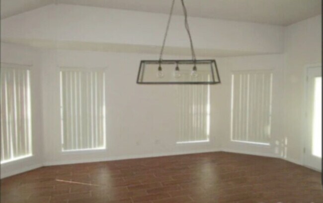 Building Photo - 2907 Bachelor Button Blvd