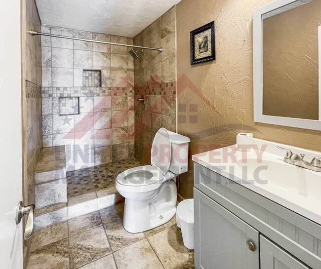 Building Photo - Spacious Home on ½ Acre Just South of Town...