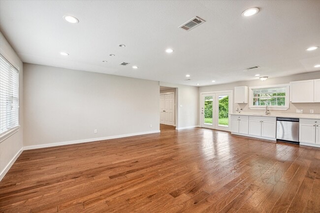 Building Photo - 2006 Du Barry Ln