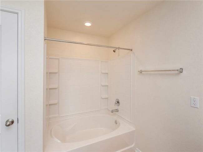 Building Photo - 119 Everglades Ave