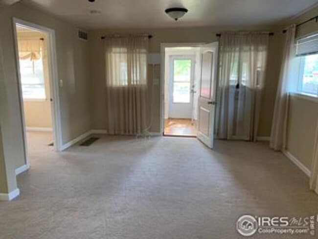 Building Photo - 4 Bedroom Duplex