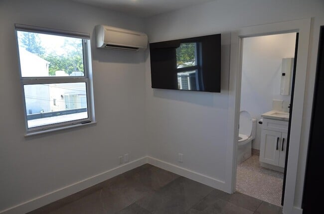 Building Photo - 3808 S Olive Ave