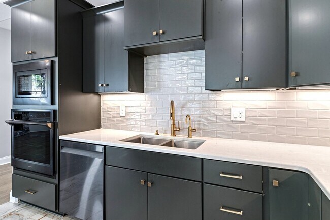 Building Photo - 601 Joyce Ave