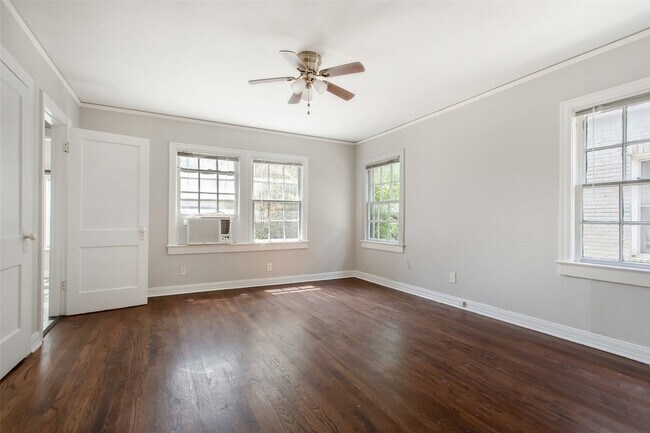Building Photo - 5918 La Vista Dr