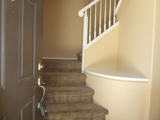 Building Photo - Conveniently located 3 BR, 3 Bath townhome in Coronado Ranch, close to everything.